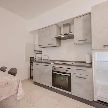Apartament Mimose *